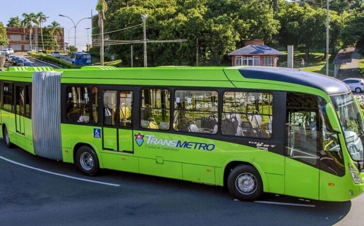 Sistemas de transporte público masivo tipo BRT (Bus Rapid Transit) y desarrollo urbano en América Latina