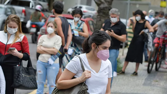  ¿Cuál es el primer síntoma de Ómicron y por cuántos días deberías aislarte?